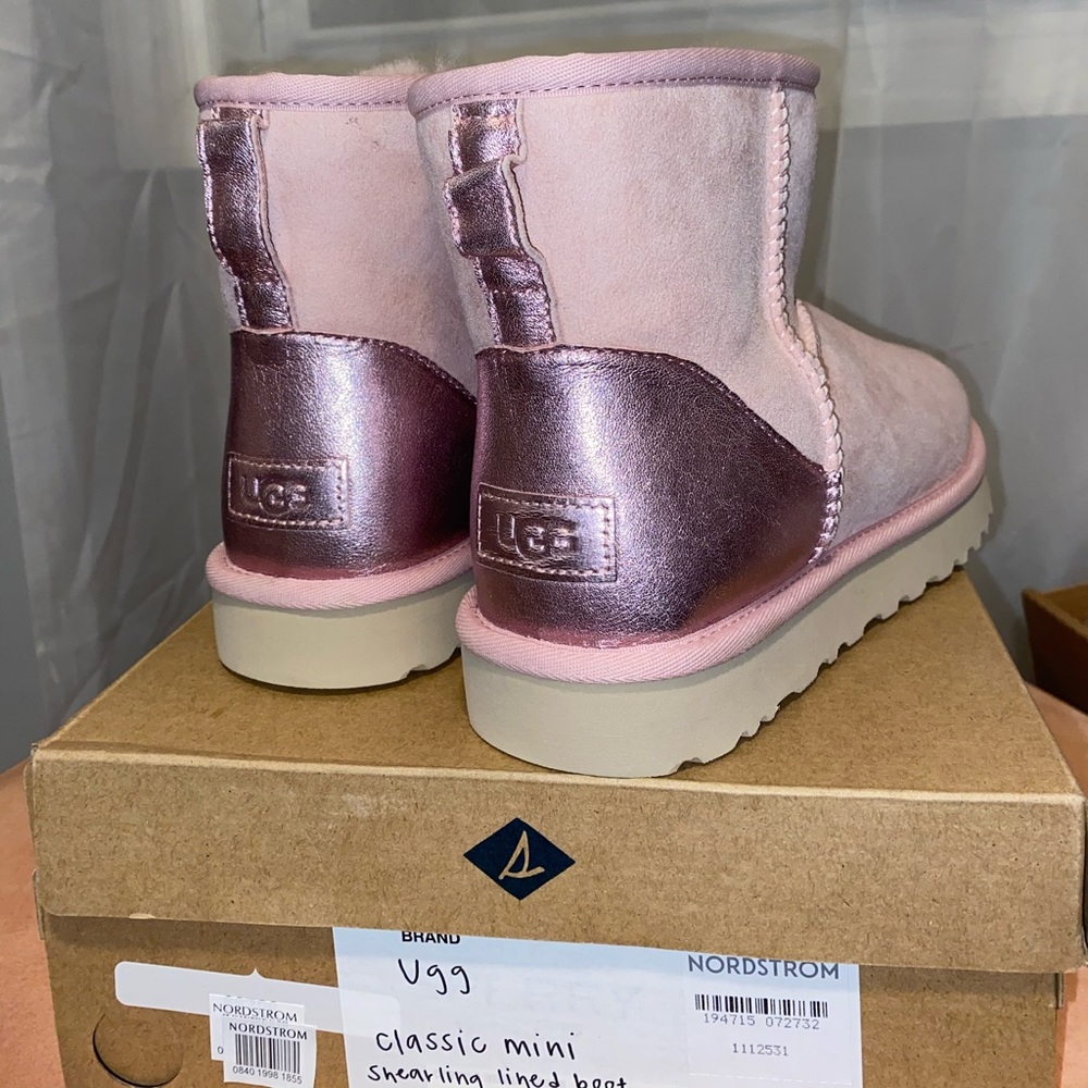 UGG• Metallic Classic Boots💕